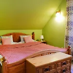 Comfortable With Garden, 3 Bedrooms *