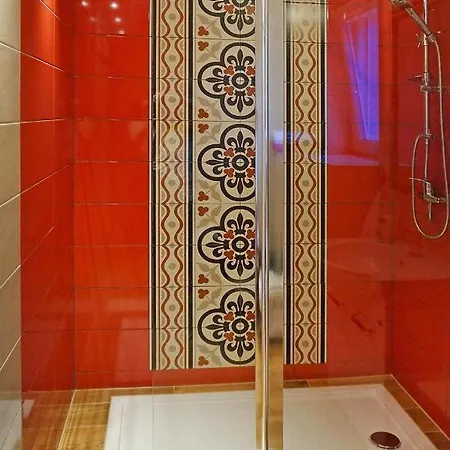 Hébergement de vacances Comfortable With Garden, 3 Bedrooms