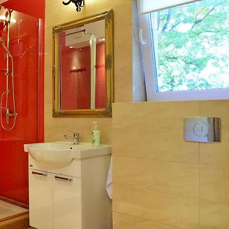 Hébergement de vacances Comfortable With Garden, 3 Bedrooms